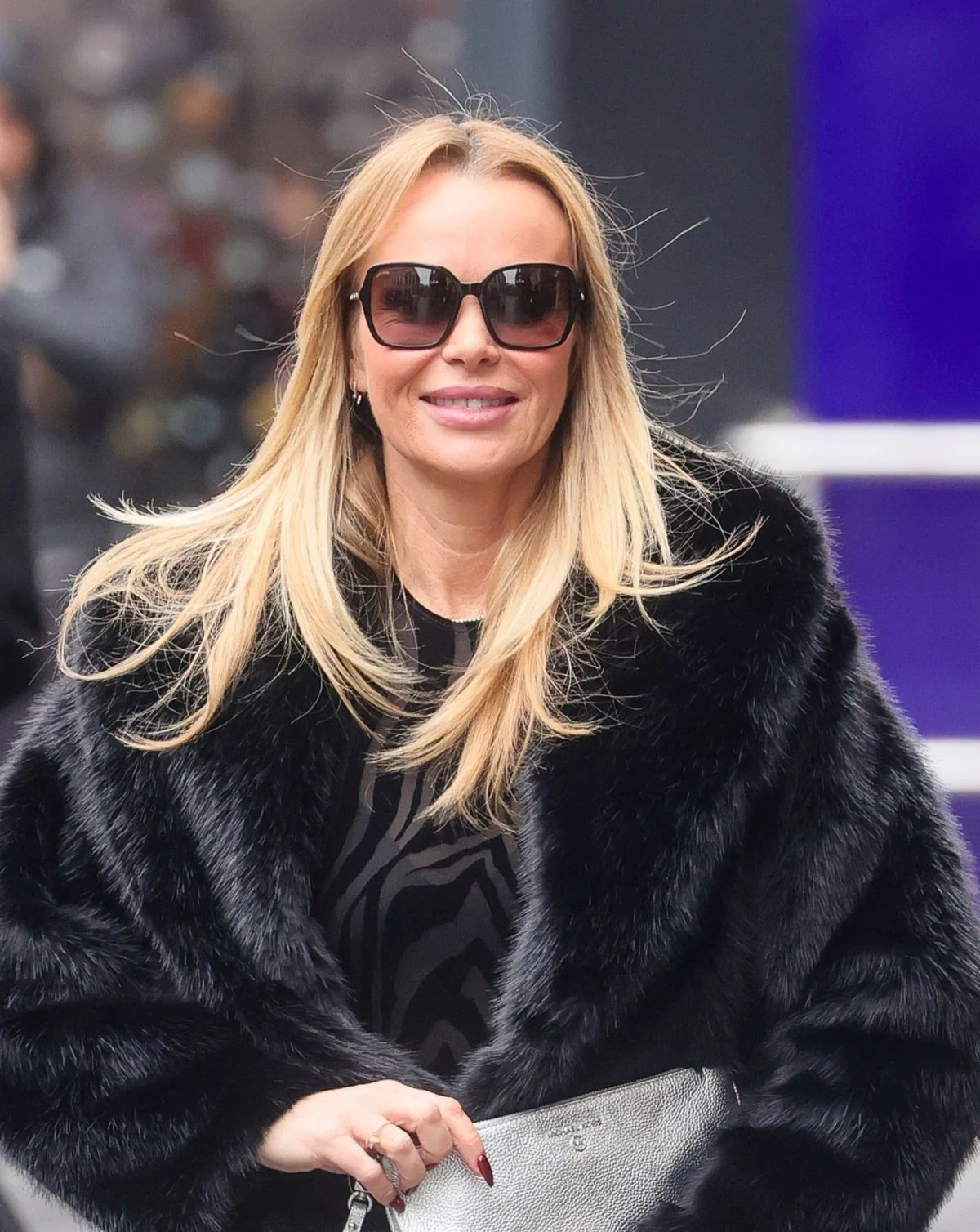 Amanda Holden, 53 picture 2 of 4