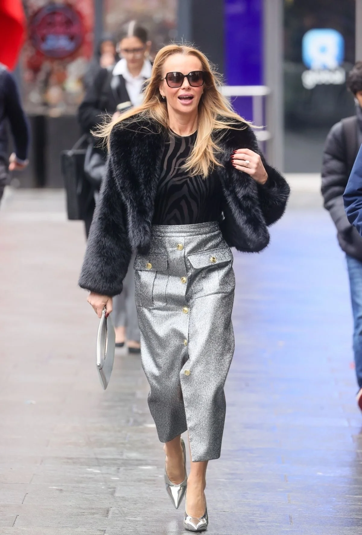 Amanda Holden, 53 picture 3 of 4