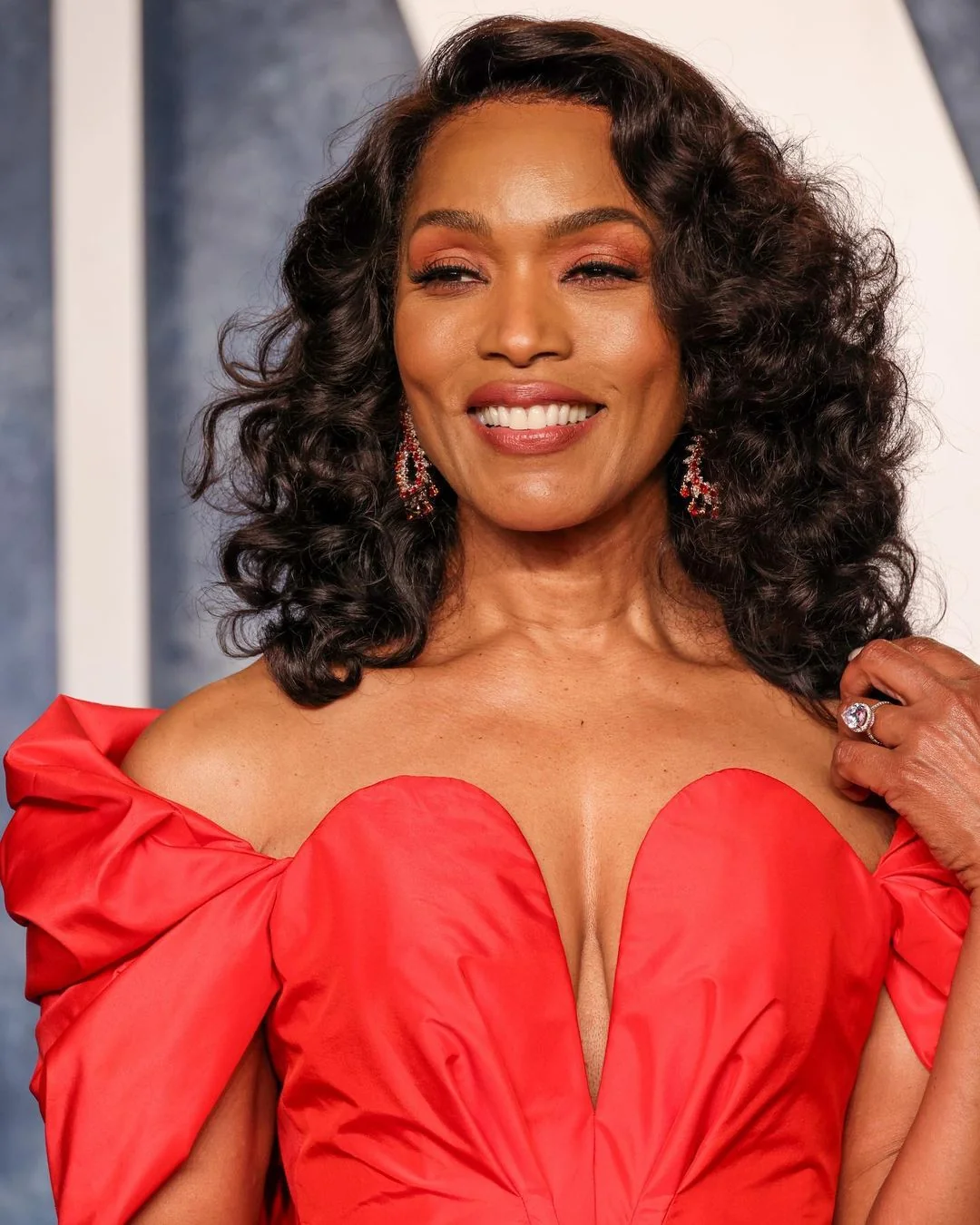 Angela Bassett, 66 picture 14 of 18