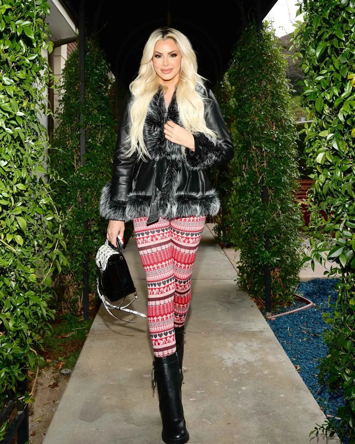 Maryse, 41 picture 2 of 2