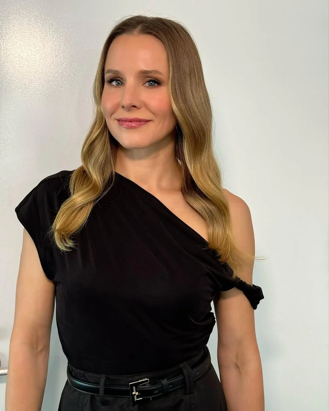 Kristen Bell, 44 picture 2 of 2
