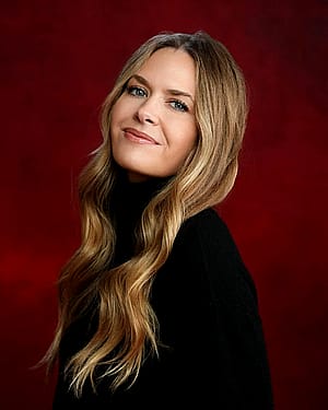 Maggie Lawson, 44'