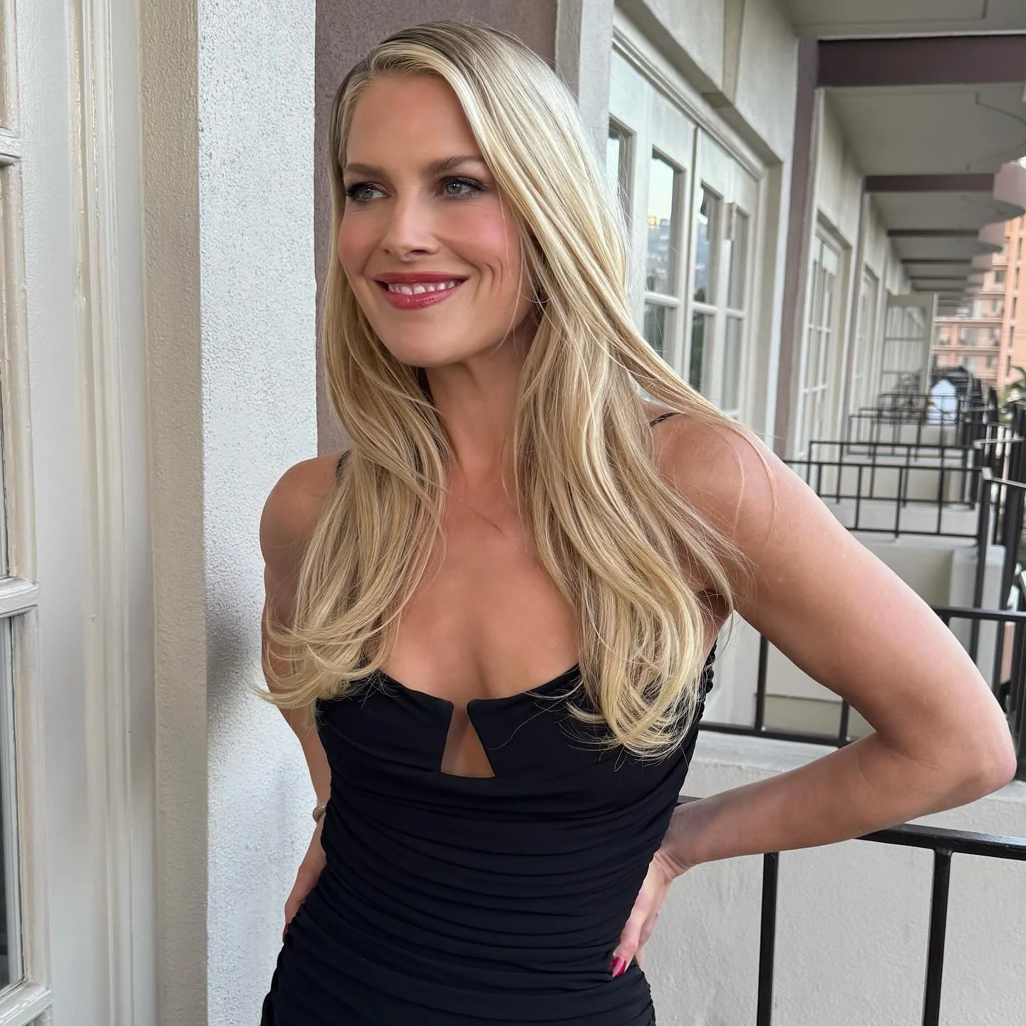 Ali Larter, 48 picture 2 of 2
