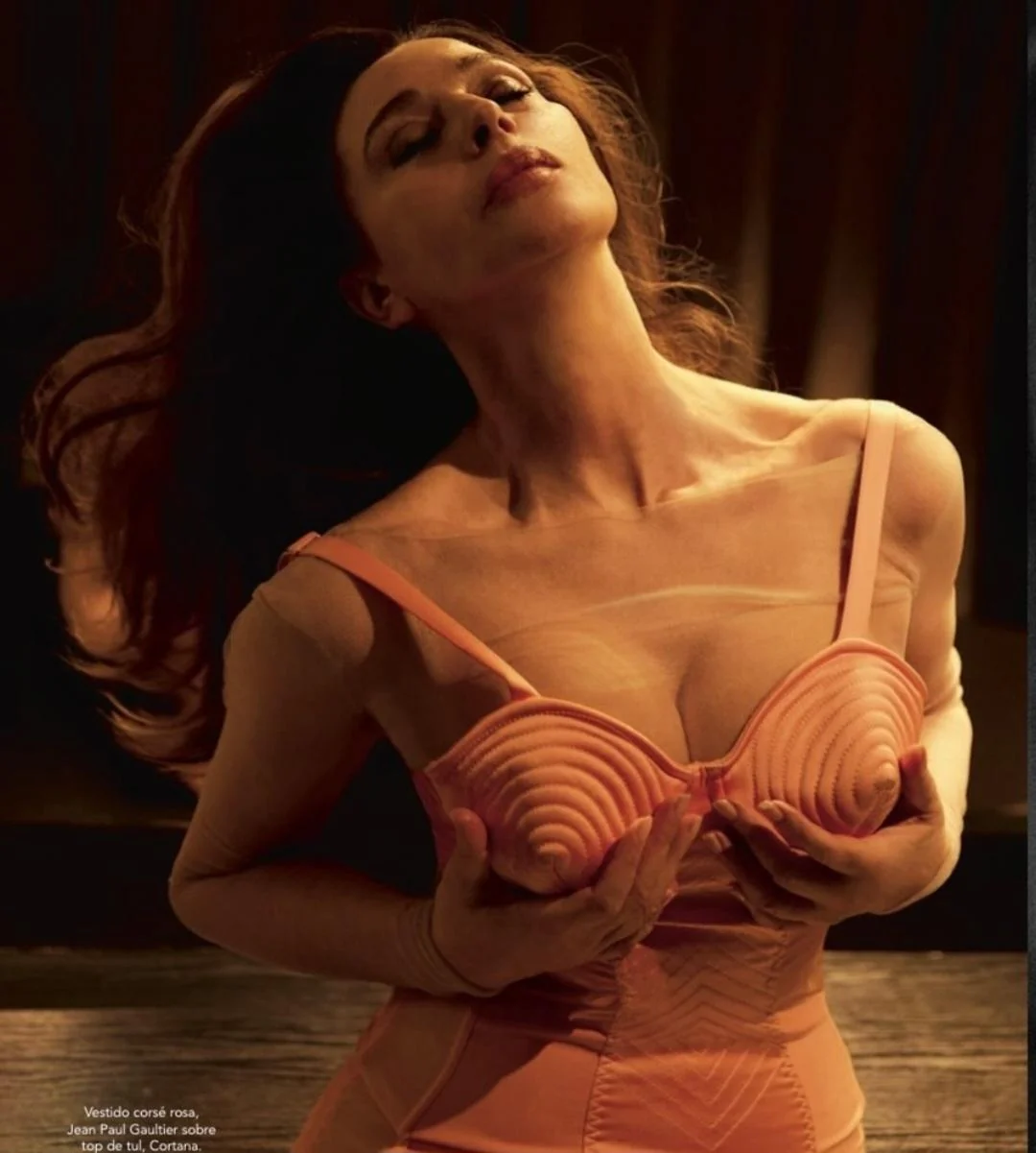 Monica Bellucci, 60 picture 2 of 3
