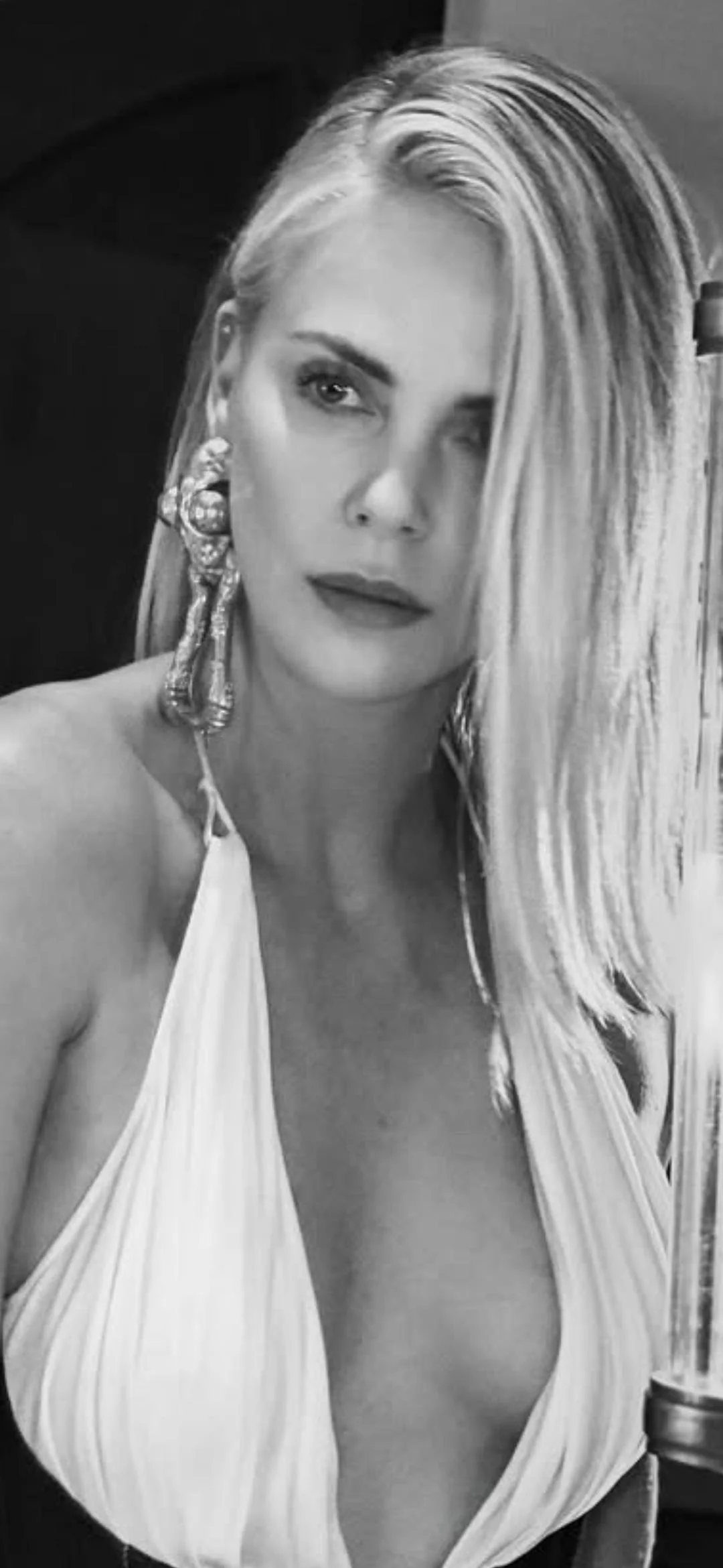 Charlize Theron, 49 picture 2 of 2