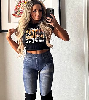 Trish Stratus, 48'