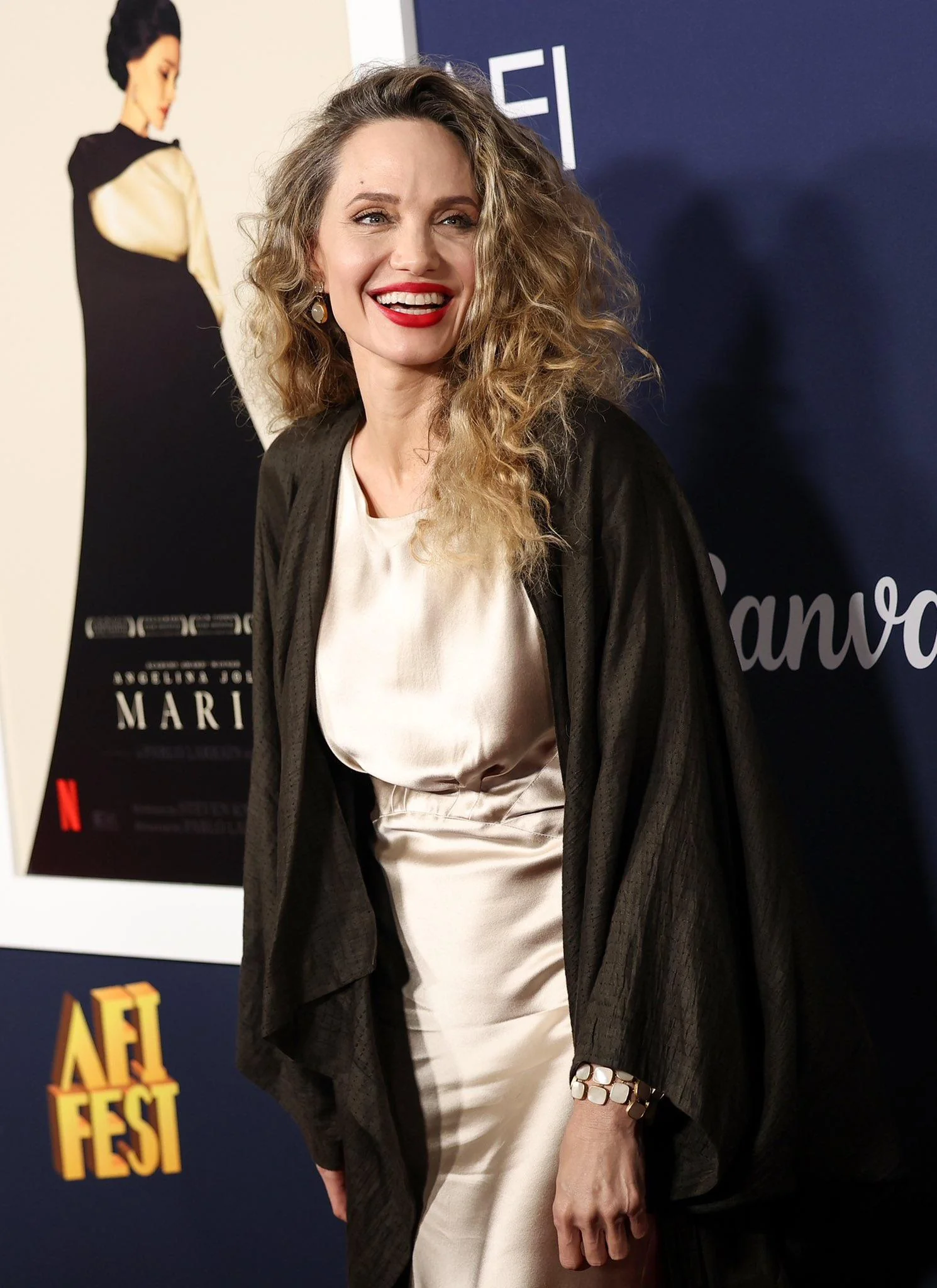 Angelina Jolie, 49 picture 1 of 8