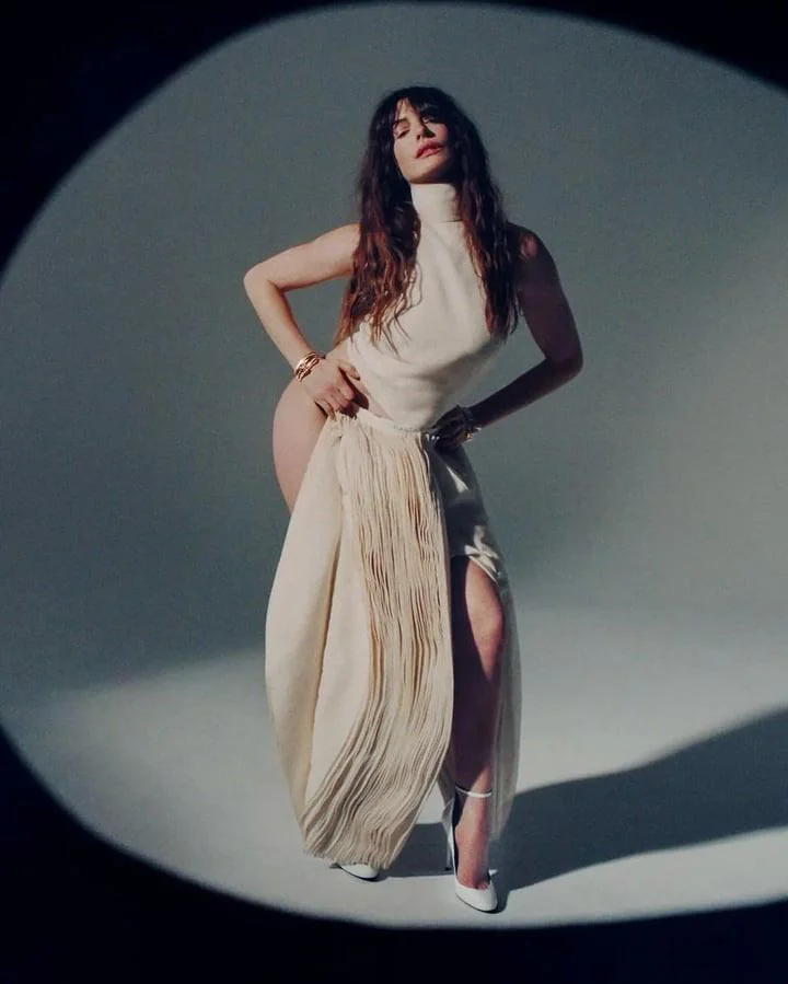 Anne Hathaway, 42 picture 1 of 1