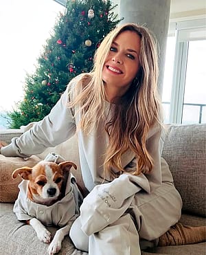 Maggie Lawson, 44'