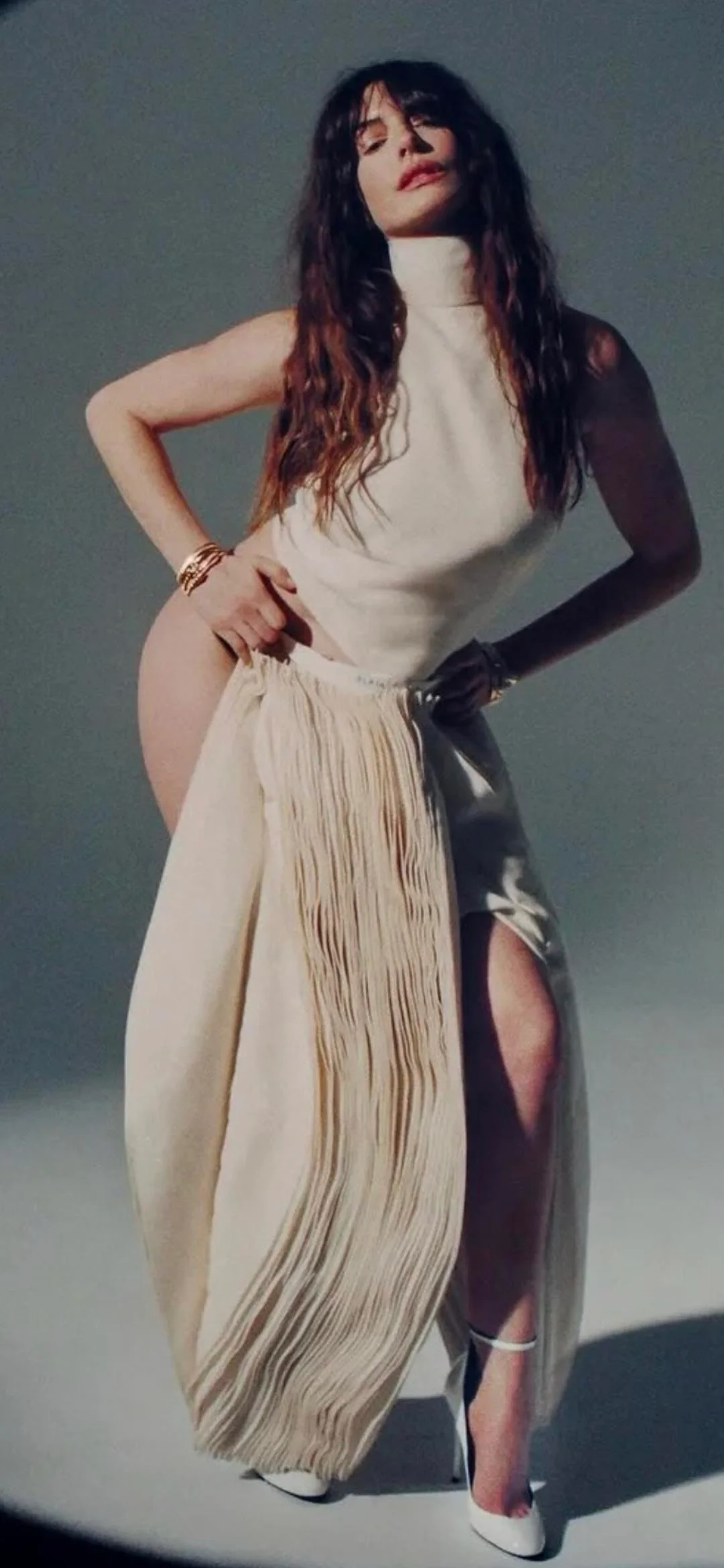 Anne Hathaway, 42 picture 1 of 2