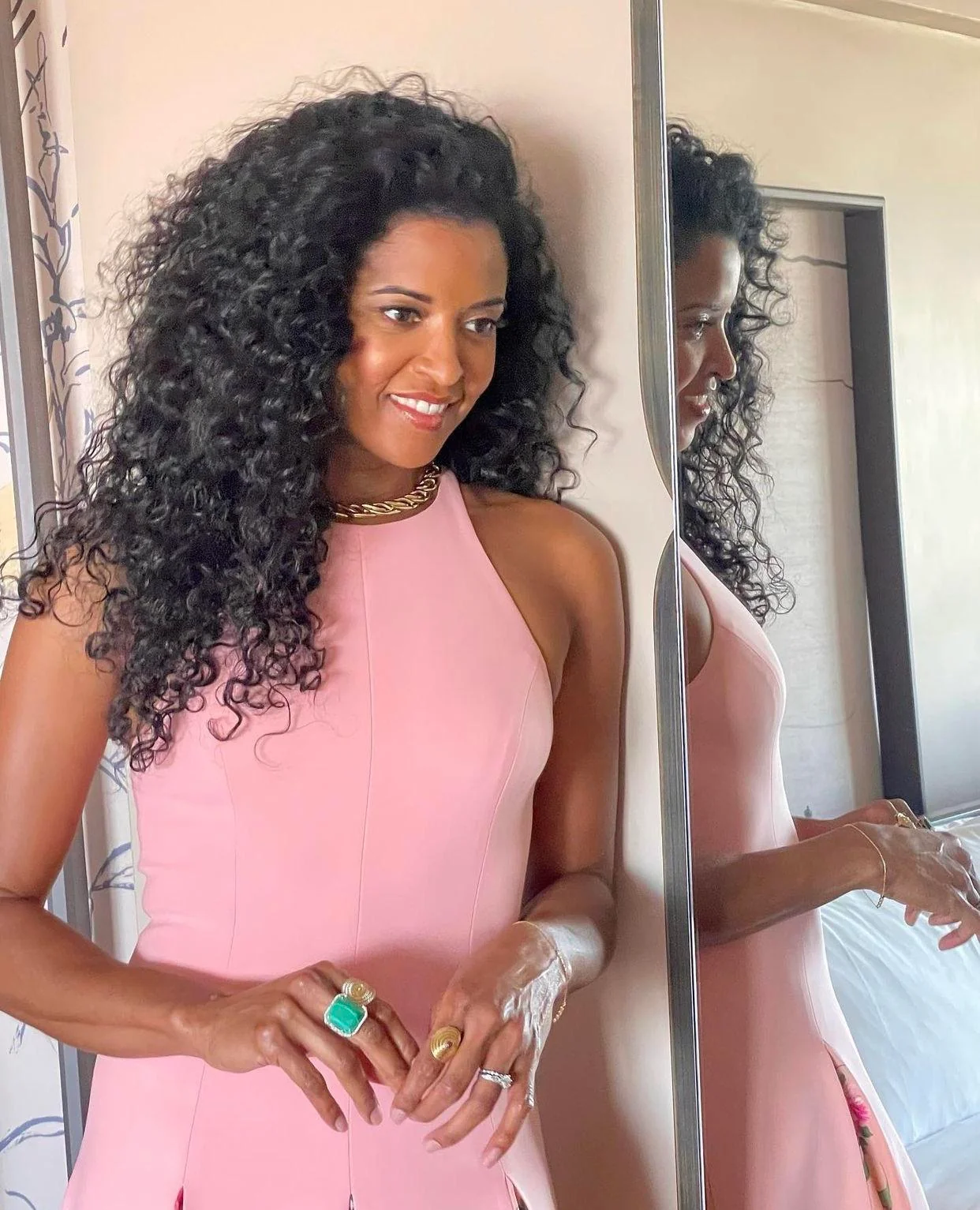 Renee Elise Goldsberry, 51 picture 1 of 2