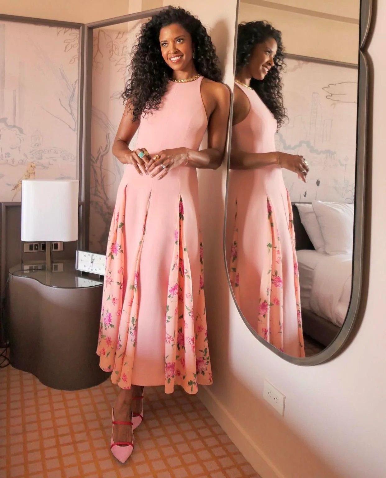 Renee Elise Goldsberry, 51 picture 2 of 2