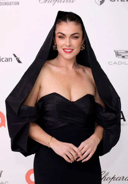 Serinda Swan, 40 picture 5 of 8