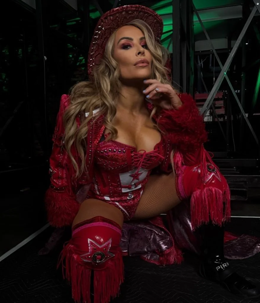 Natalya Neidhart, 42 picture 2 of 2