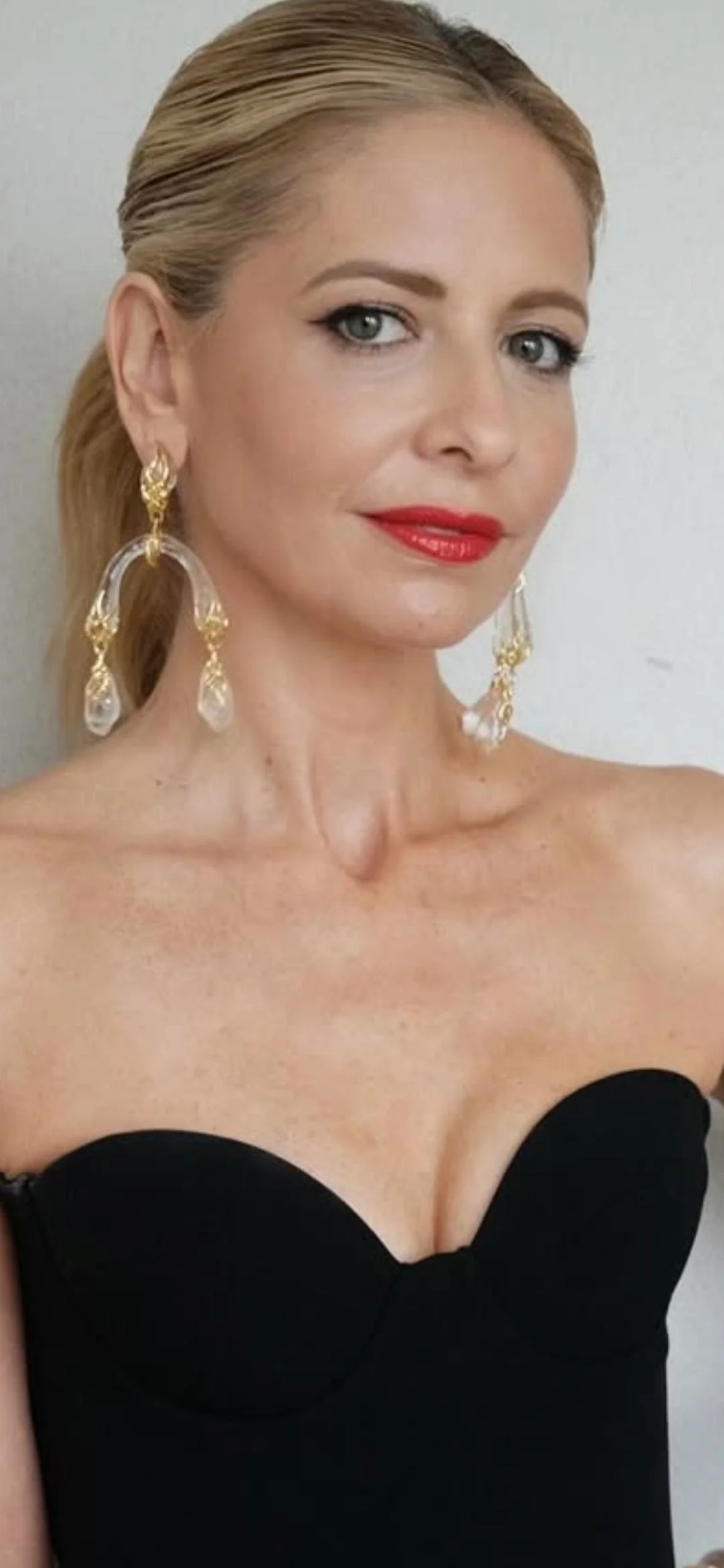 Sarah Michelle Gellar, 47 picture 1 of 2