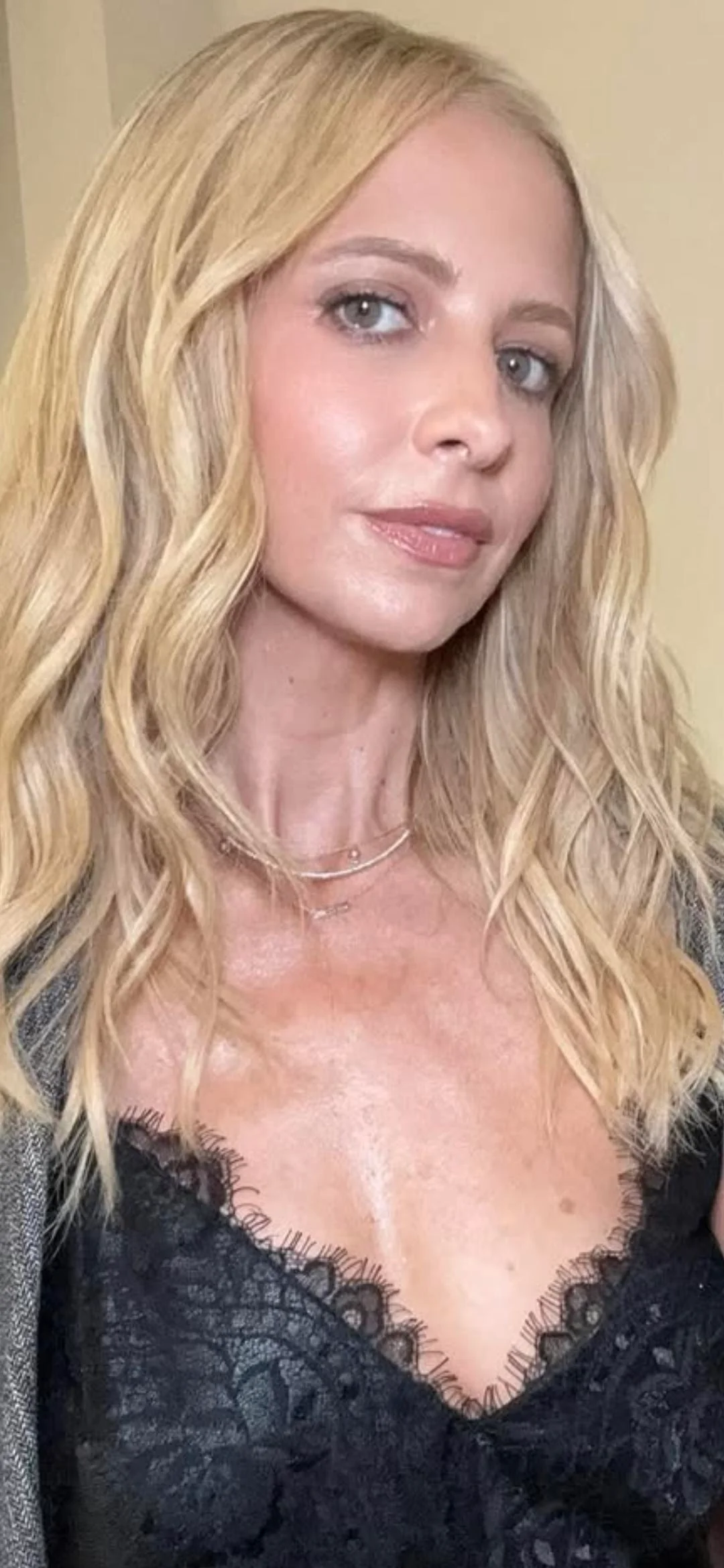 Sarah Michelle Gellar, 47 picture 2 of 2