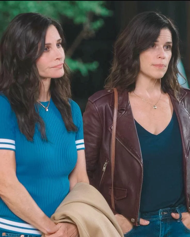 Courteney Cox, 57 & Neve Campbell, 48 picture 1 of 1