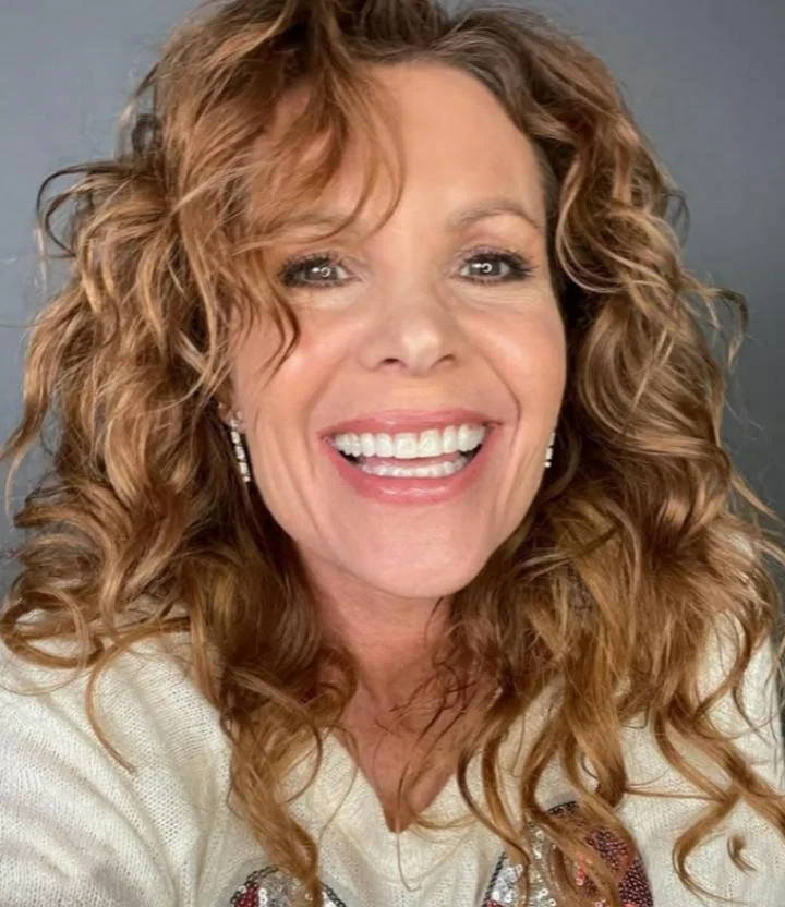 Robyn Lively, 52 picture 2 of 2