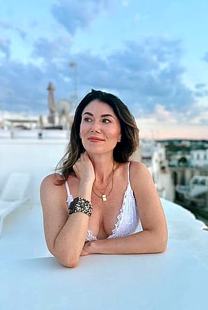 Jewel Staite, 42'