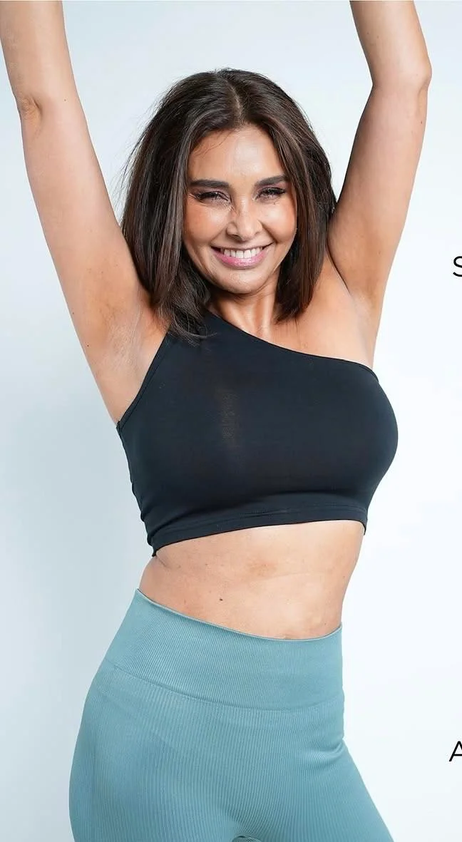 Lisa Ray, 52 picture 1 of 2