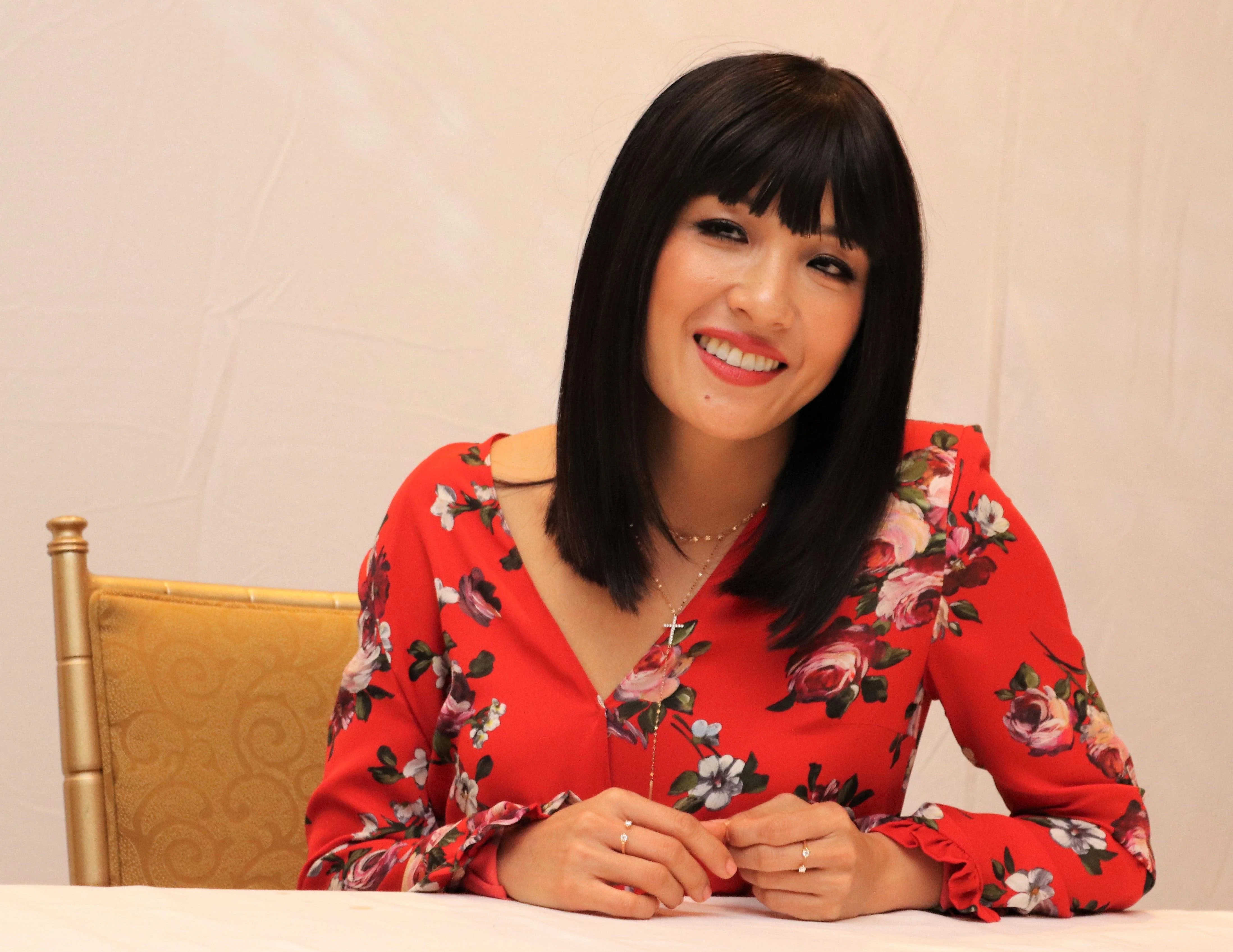 Constance Wu, 40 picture 1 of 2