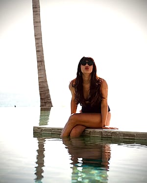 Hannah Simone, 44'