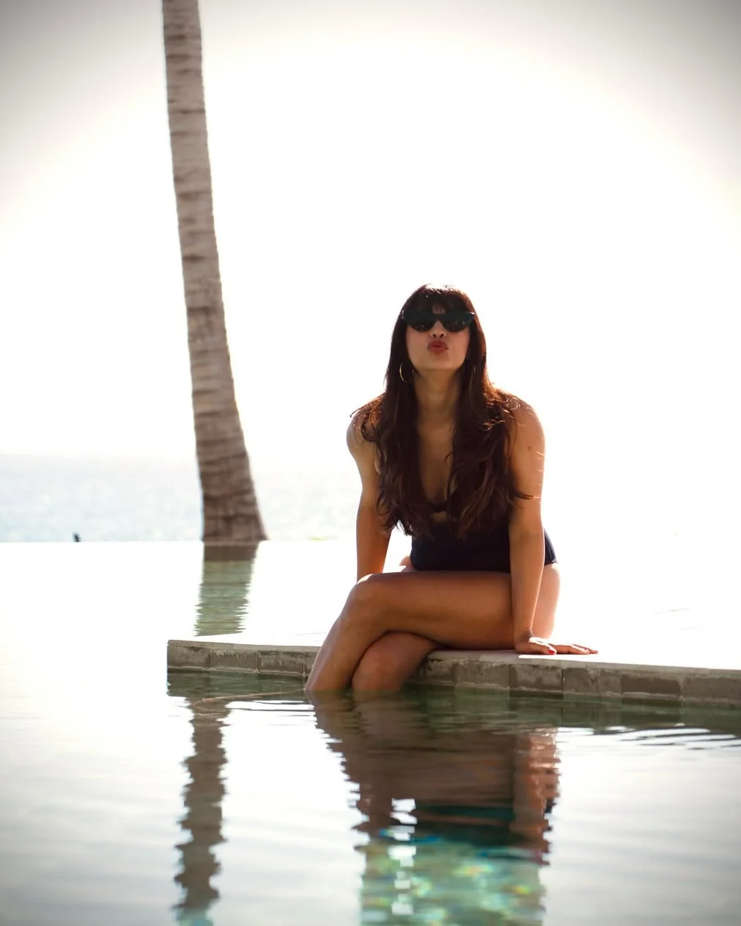 Hannah Simone, 44 picture 1 of 3