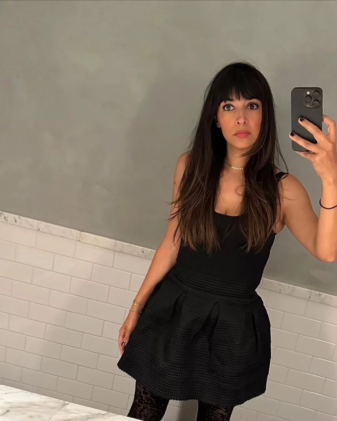 Hannah Simone, 44 picture 2 of 3