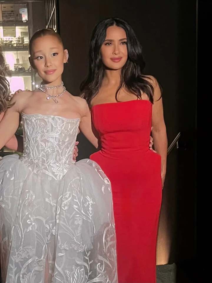 Salma Hayek, 58 picture 1 of 2