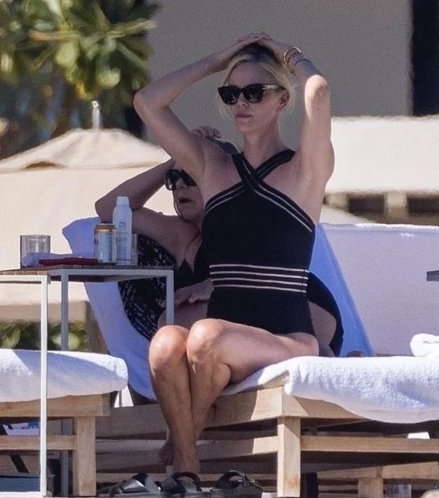 Charlize Theron, 49 picture 1 of 11