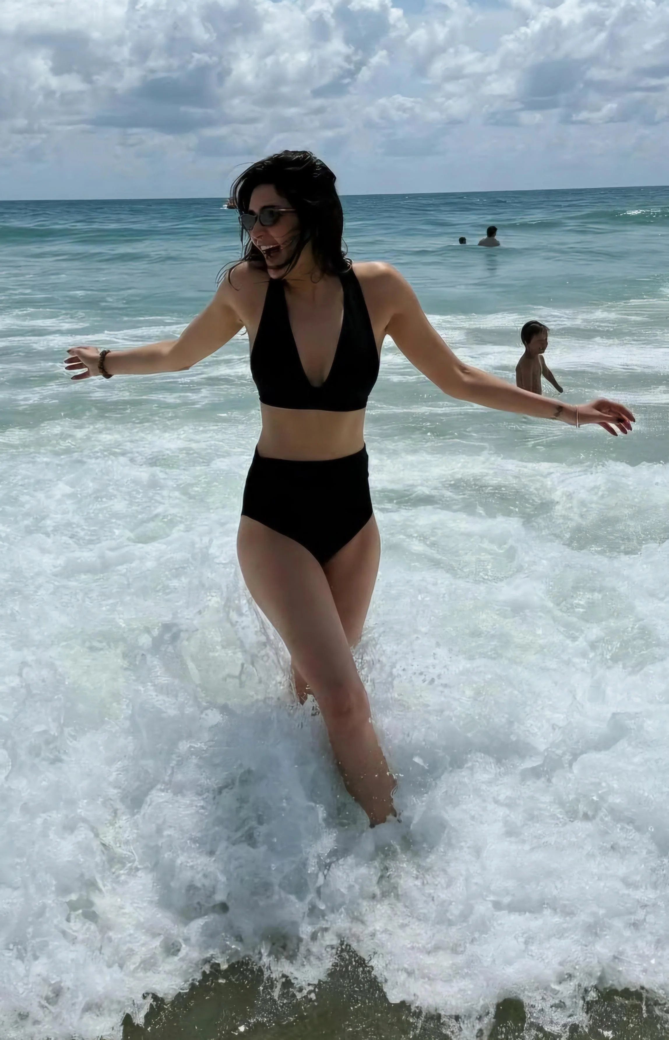 Karishma Tanna, 40 picture 1 of 4