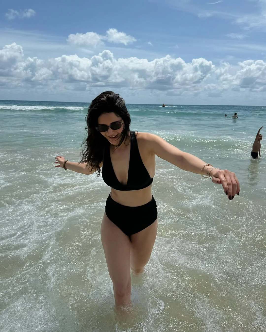 Karishma Tanna, 40 picture 4 of 4