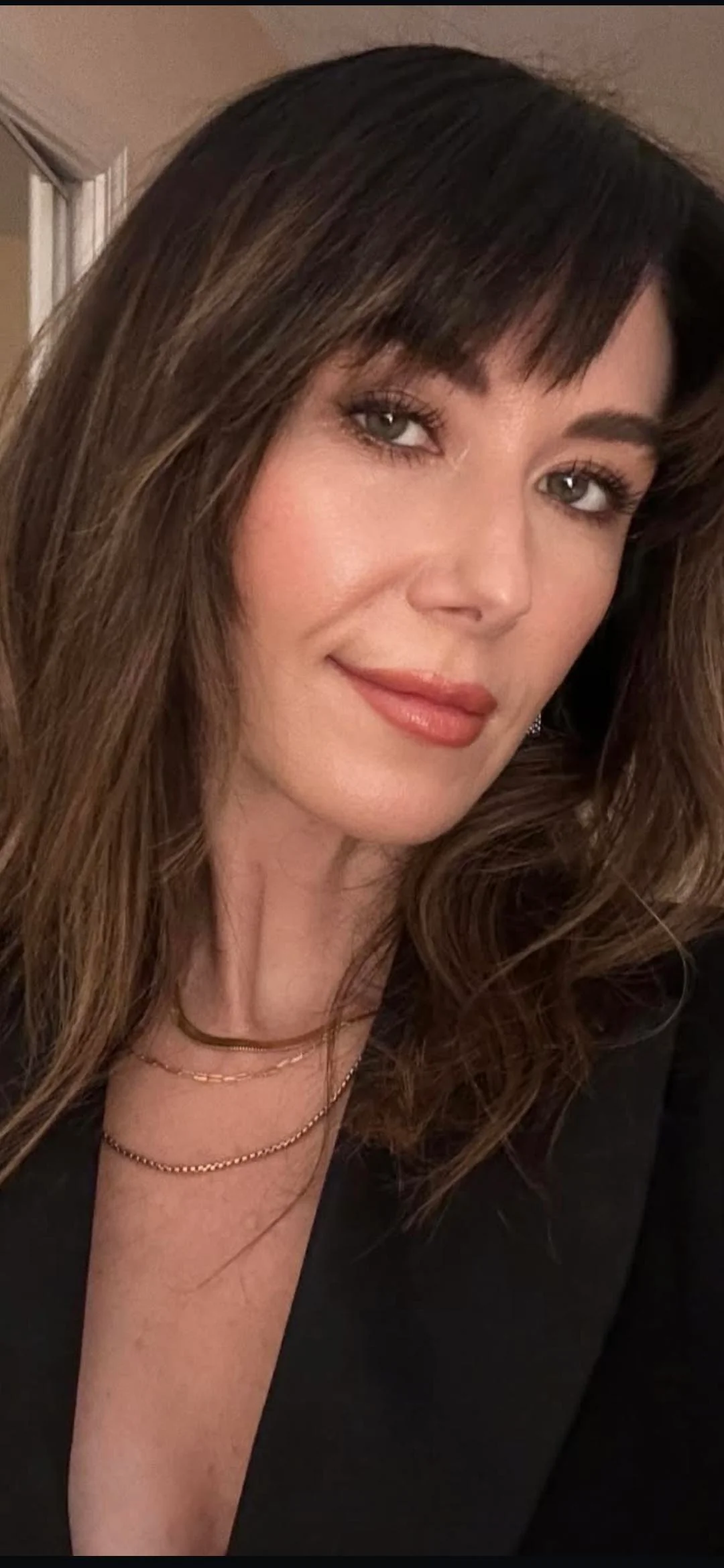Jewel Staite, 42 picture 1 of 2
