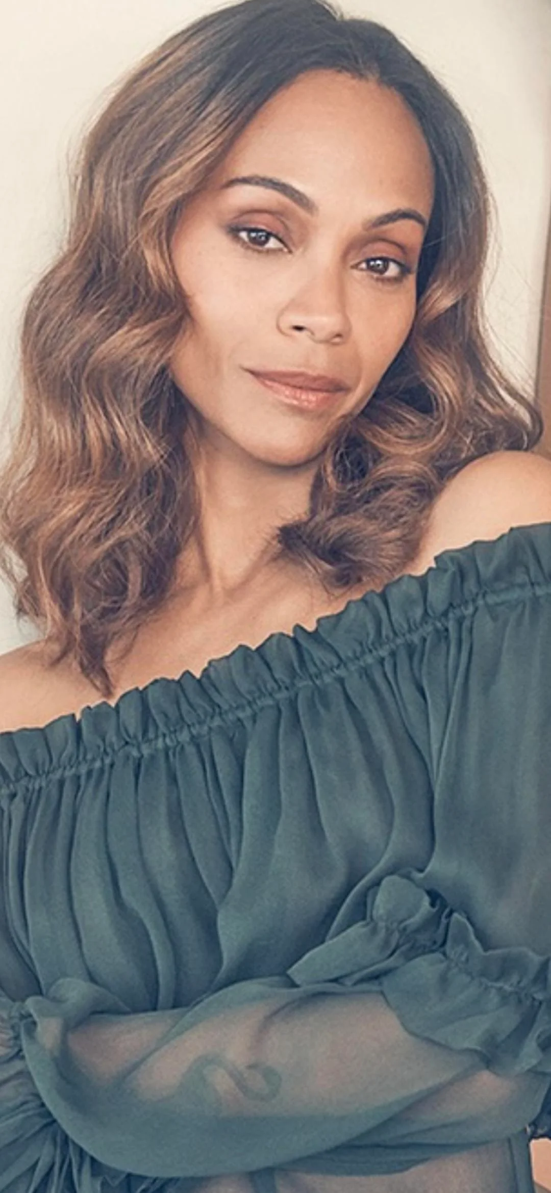 Zoe Saldana, 46 picture 2 of 2