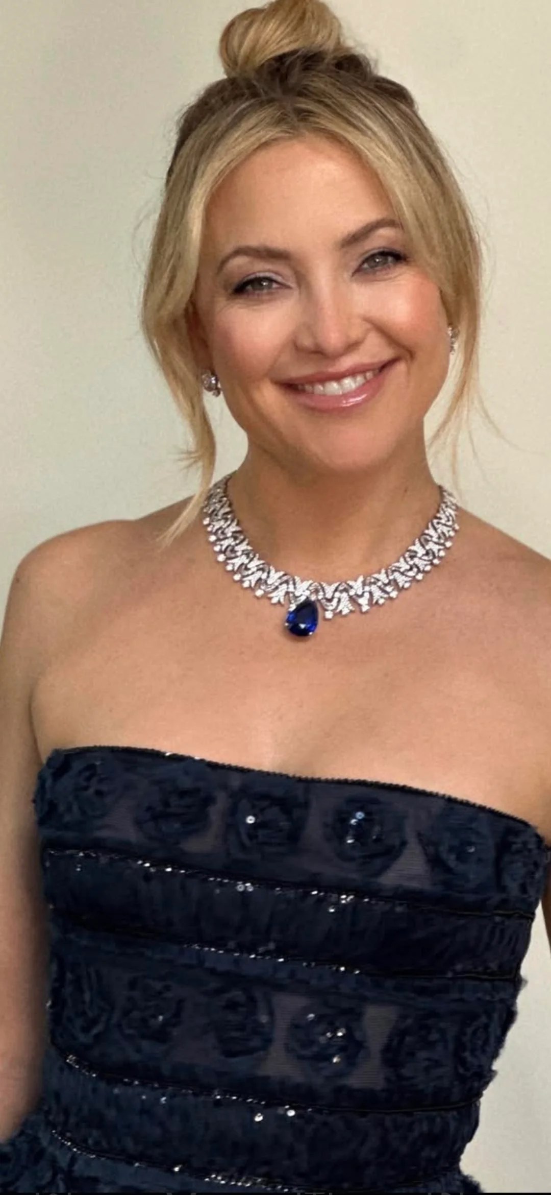 Kate Hudson, 45 picture 1 of 2