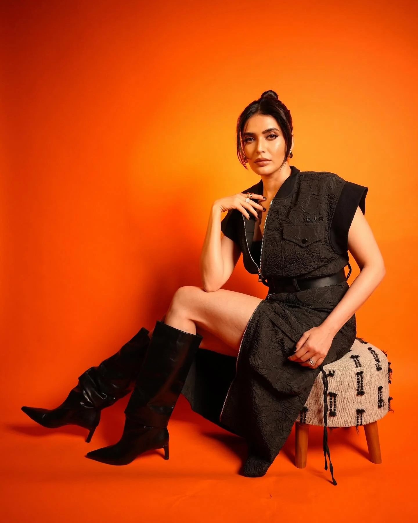 Karishma Tanna, 40 picture 2 of 4