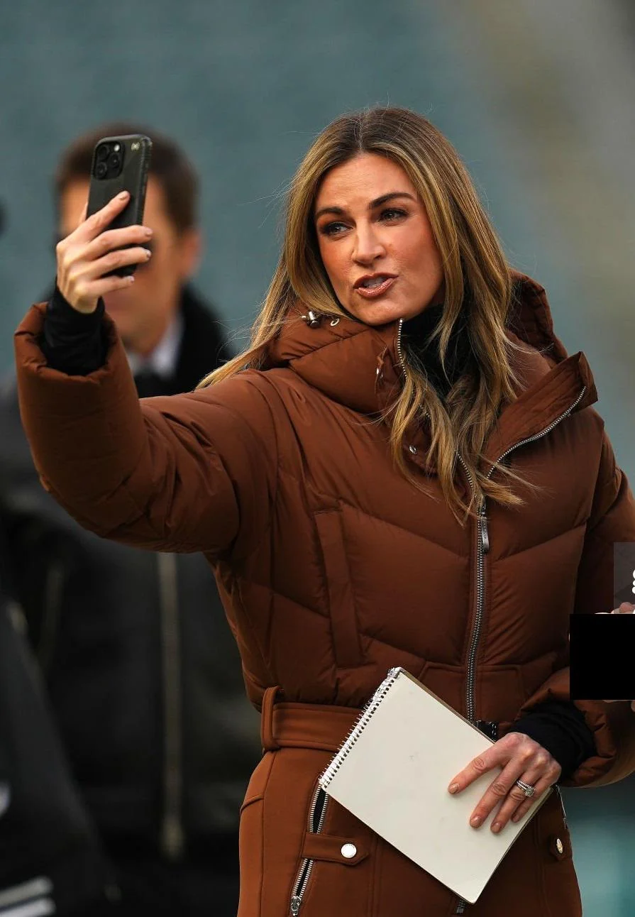 Erin Andrews, 46 picture 1 of 1