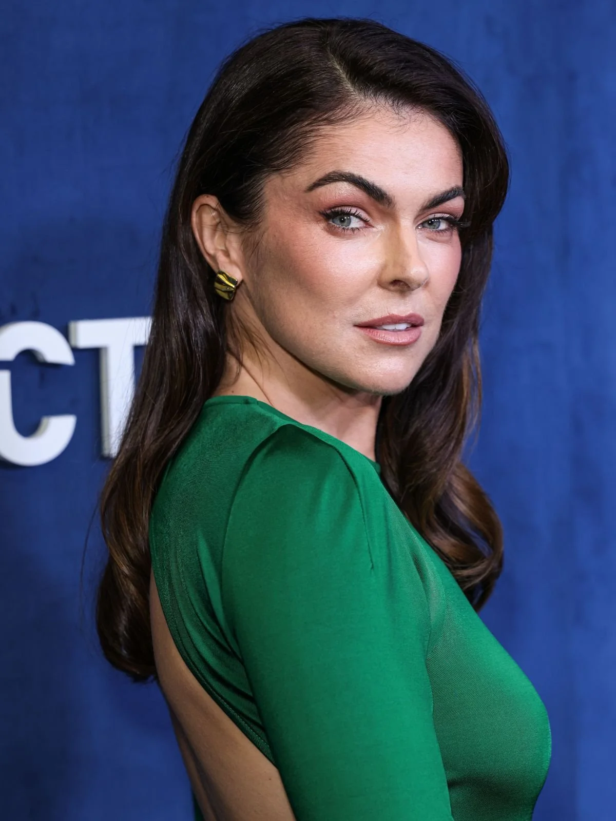 Serinda Swan, 40. picture 2 of 2