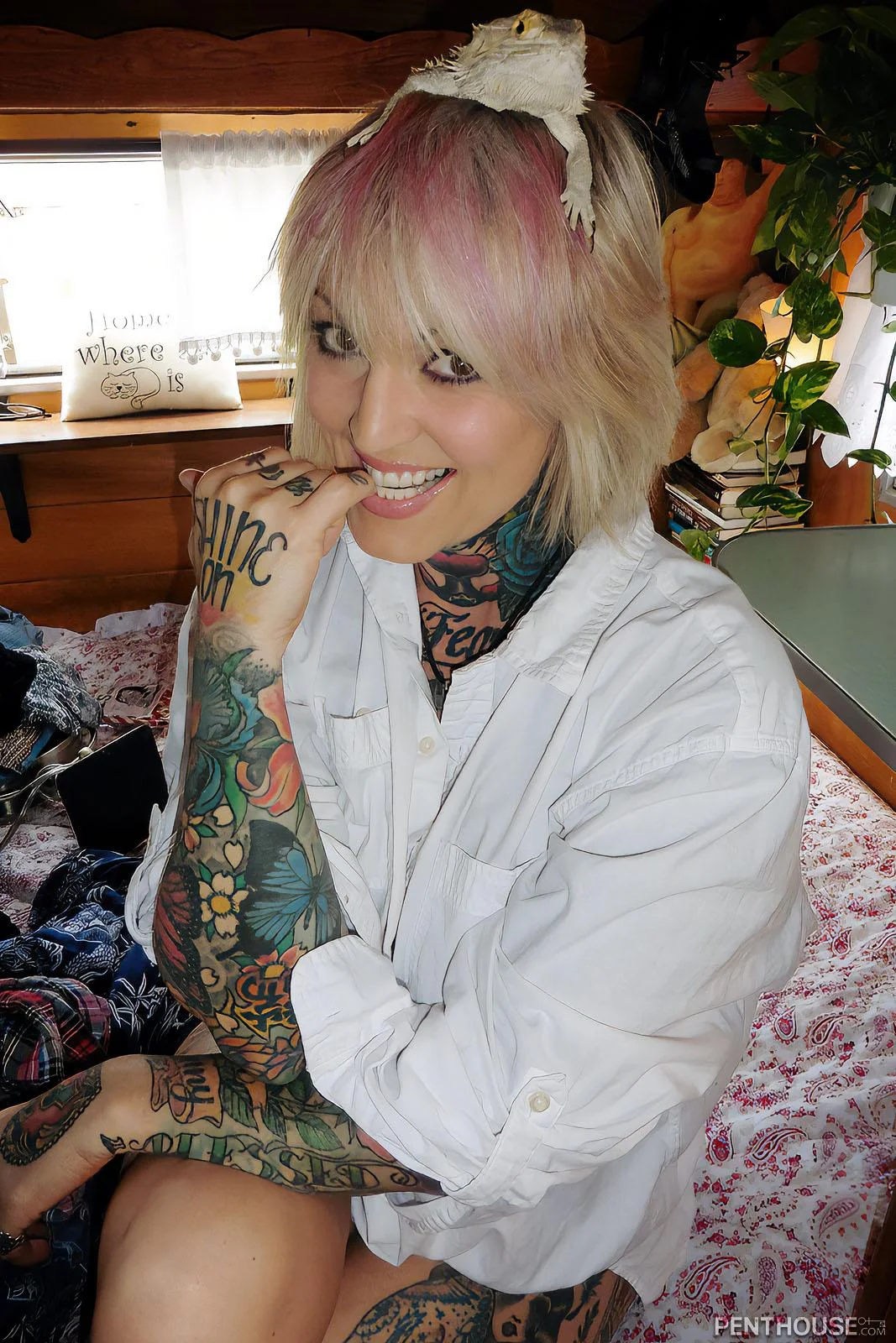 Janine Lindemulder, 56 picture 1 of 7